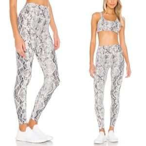 Alo yoga Vapor snakeskin bone legging XS